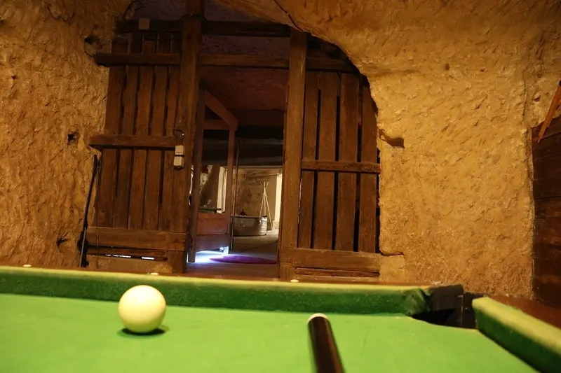 La Cave du Secret à Tours — refuge troglodytique de 150 m² avec spa privé à Tours