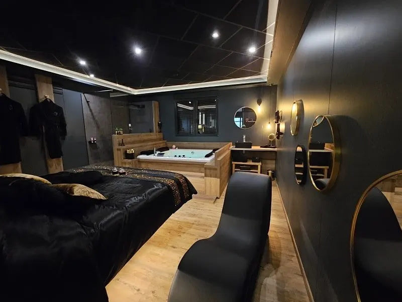 Aérogites Chambley — Suite VIP avec balnéo sur l’aérodrome à Dommartin-la-Chaussée