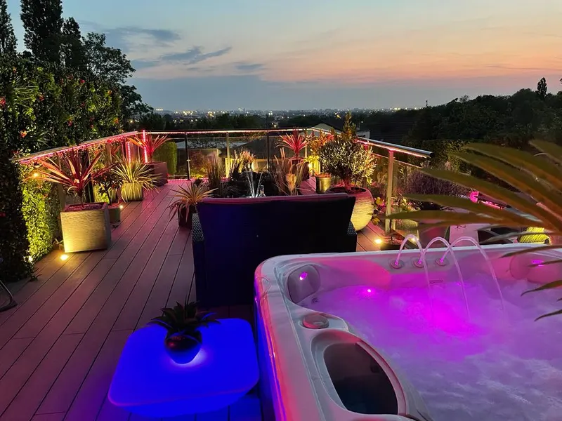 Spa de la Lune — Jacuzzi, sauna et jardin à Clichy-sous-Bois à Clichy-sous-Bois