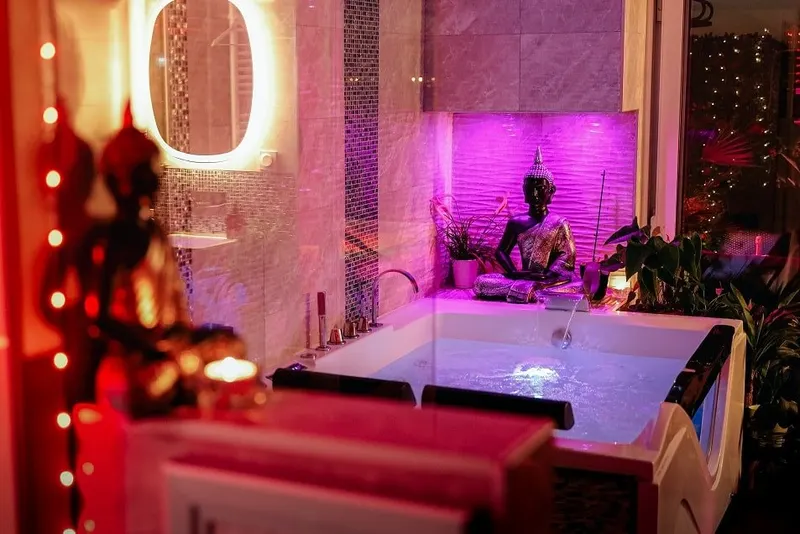 Spa de la Lune — Jacuzzi, sauna et jardin à Clichy-sous-Bois à Clichy-sous-Bois
