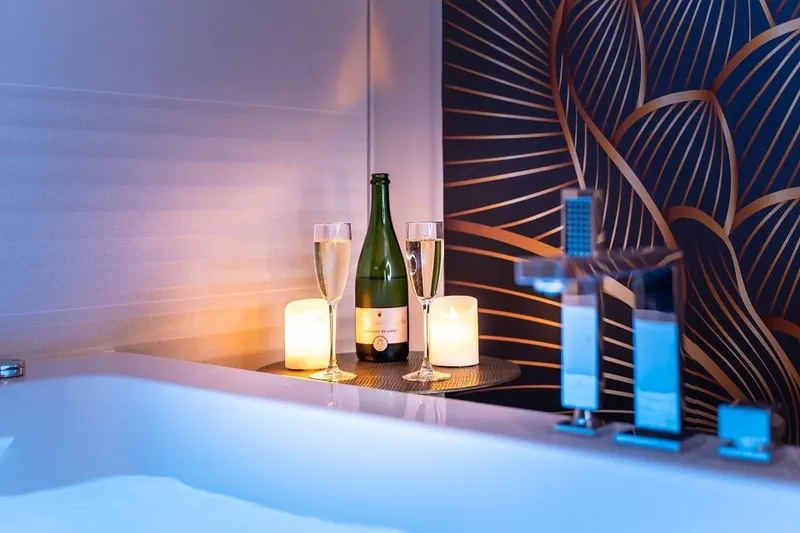 La Bulle d’Or à Francueil — Jacuzzi privé, terrasse de 27 m² et gîte de 42 m² à Francueil