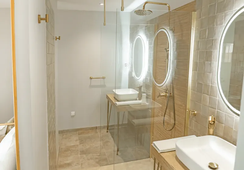Suite Ève de L’Eden Romantique à Malves-en-Minervois — jacuzzi privé et couloir de nage à Malves-en-Minervois