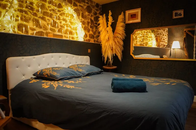 Plaisir Secret à Limoges — Love room privative pour deux à quatre personnes à Limoges