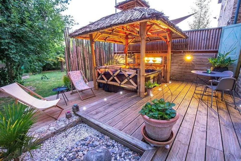 Chambre Indienne du Presbytère de Pancé — duplex de 55 m² avec jacuzzi et hammam à Pancé