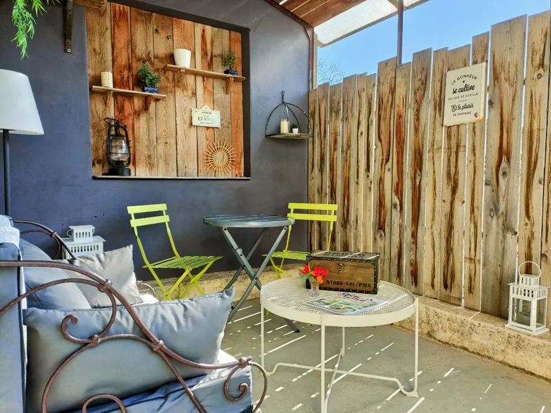L’Entre Parenthèse à Saint-Drézéry — balnéo, sauna et home cinéma dans 80 m² à Saint-Drézéry