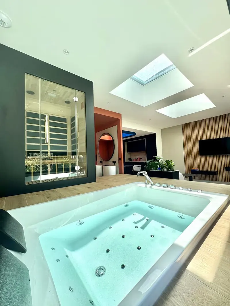 Villa Piedra Terra Cotta à Bruz — 60 m² avec balnéo, sauna infrarouge et jardin à Bruz