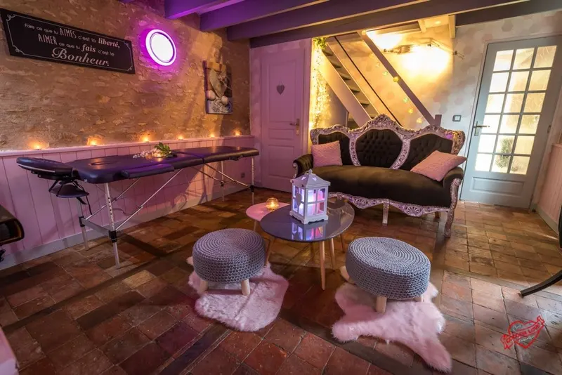 Cocoon Love à Arçay — Gîte de 100 m² avec jacuzzi XXL et pièce secrète à Arçay