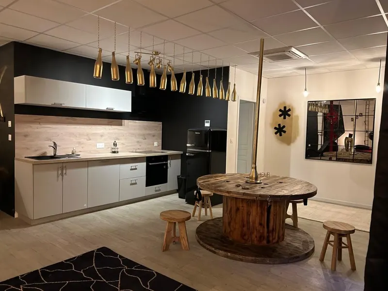 L’Escapade sensuelle — Jacuzzi 4 places et espace secret à Épernay à Épernay