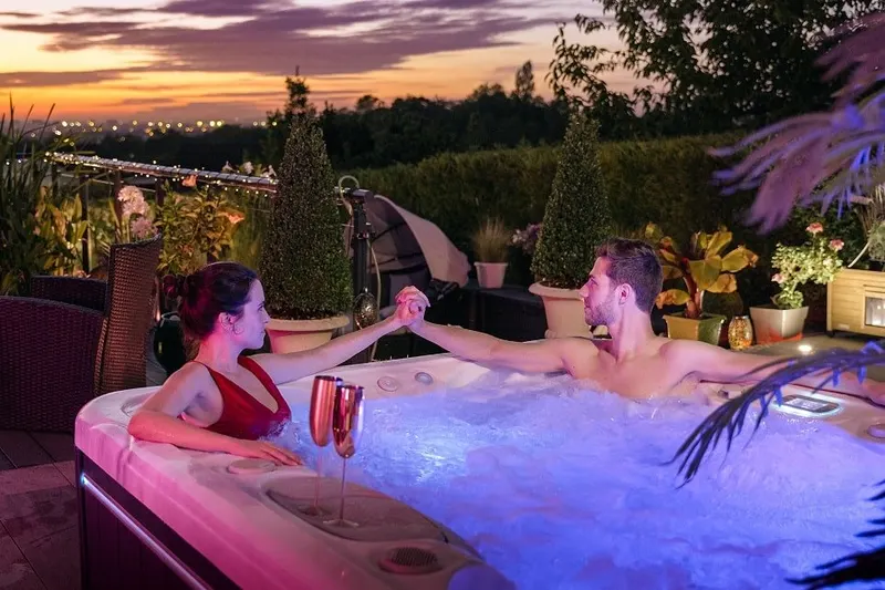 Spa de la Lune — Jacuzzi, sauna et jardin à Clichy-sous-Bois à Clichy-sous-Bois