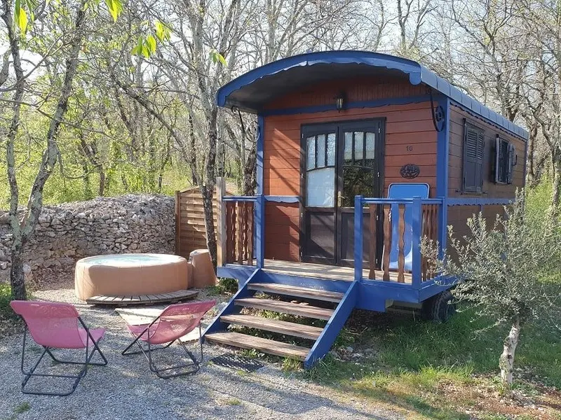 Nid d’Amour à Vogüé — Suite pour deux avec spa sur terrasse panoramique à Vogüé