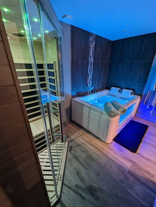 Déliv’Love à Douvres-la-Délivrande — maison en pierre avec balnéo 67 jets et sauna à Douvres-la-Délivrande
