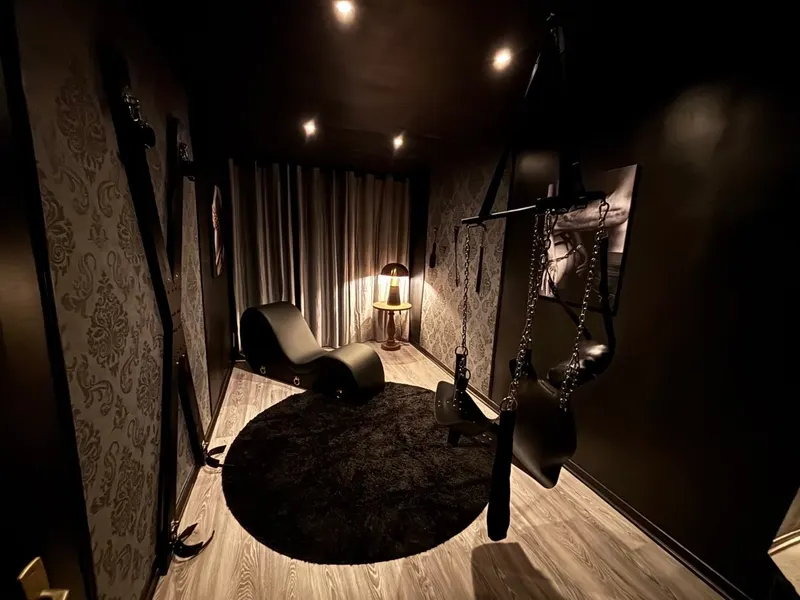 Les Clés du Désir à Épône — maison sur trois niveaux, jacuzzi et pièce secrète à Épône