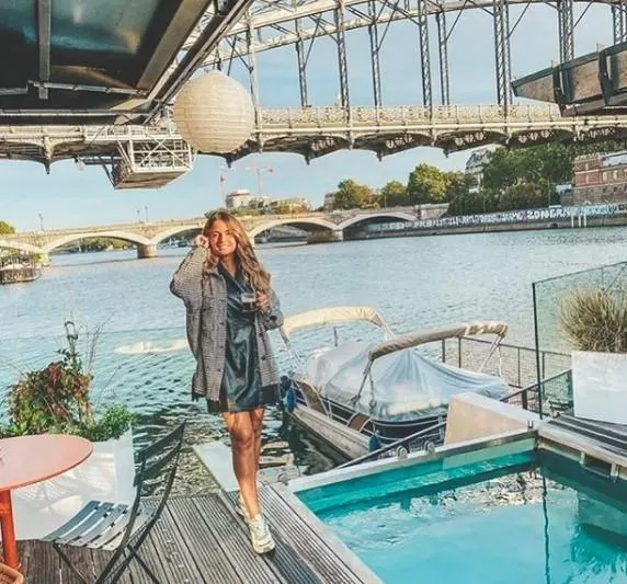 OFF Paris Seine — Hôtel flottant, bassin partagé et chambres sur la Seine à Paris