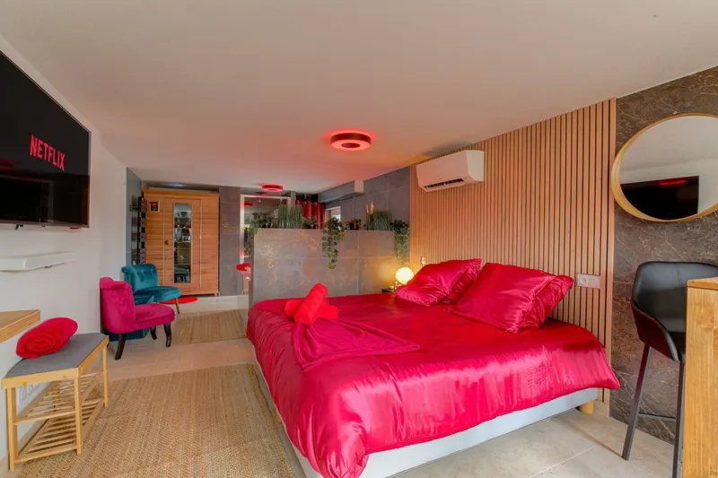 50 Nuances de Grez à Grézieu-la-Varenne — Jacuzzi et sauna privatifs sur 33 m² à Grézieu-la-Varenne