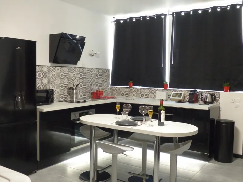 Suite Love Night à Auterive — 45 m² avec jacuzzi privé et écran de 209 cm à Auterive