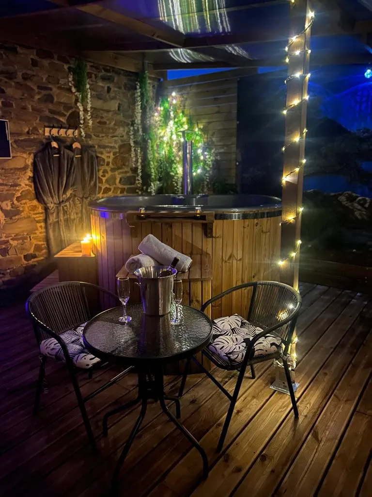 Pause Romantique à Plérin — Bain nordique couvert et espace sensuel à Plérin