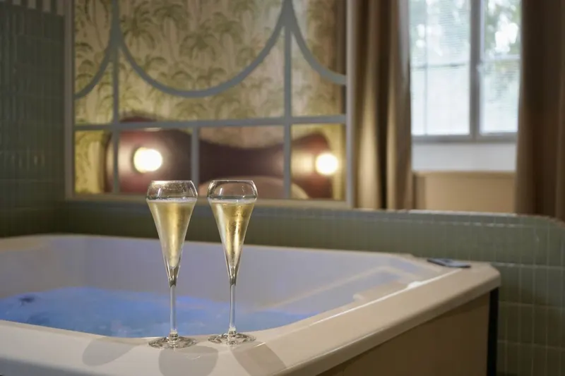 Le Cocon de la Maison d’Olivier — Spa privé et écran de 98 pouces à Mesnard-la-Barotière