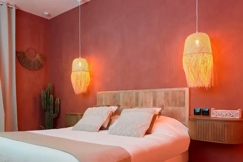 Suite Salsa à Bruay-la-Buissière — spa privatif de 100 m² avec jacuzzi et sauna à Bruay-la-Buissière