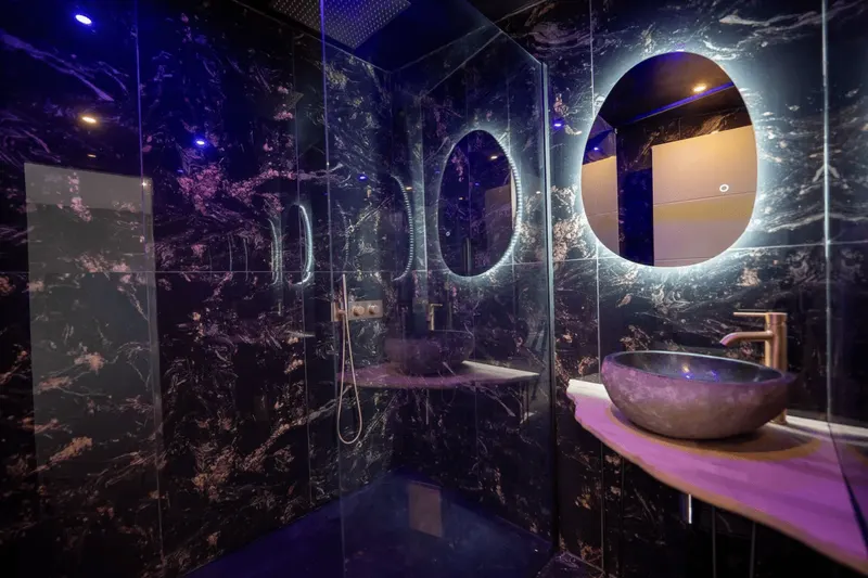 Suite romantique avec baignoire Balnéo en pleine montagne à Chamrousse