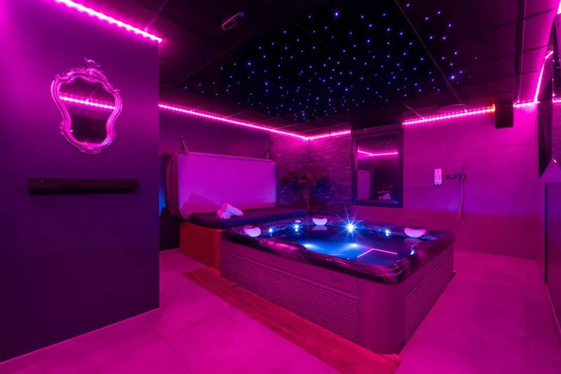 Espace Évasions — Le Loft Love à Toulouse, 85 m² avec jacuzzi, sauna et filet suspendu à Toulouse