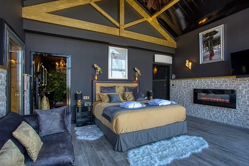 Plaisir d’Eymet — lodge noir et or avec piscine, spa, sauna et hammam privés à Eymet