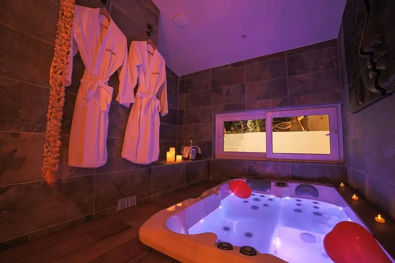 Ô Balinais à Marseille — mini-villa avec jacuzzi, piscine privée et jardin de 300 m² à Marseille