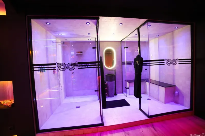 Les Secrets Rooms Bonneval — Spa, hammam et suite sensuelle au centre-ville à Bonneval