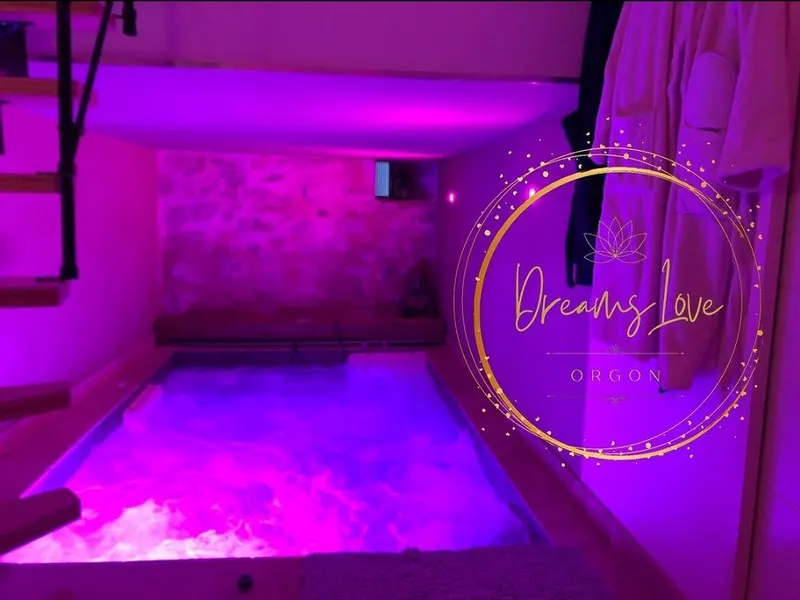 Dreams Love à Orgon — Jacuzzi, hammam et chambre en mezzanine à Orgon