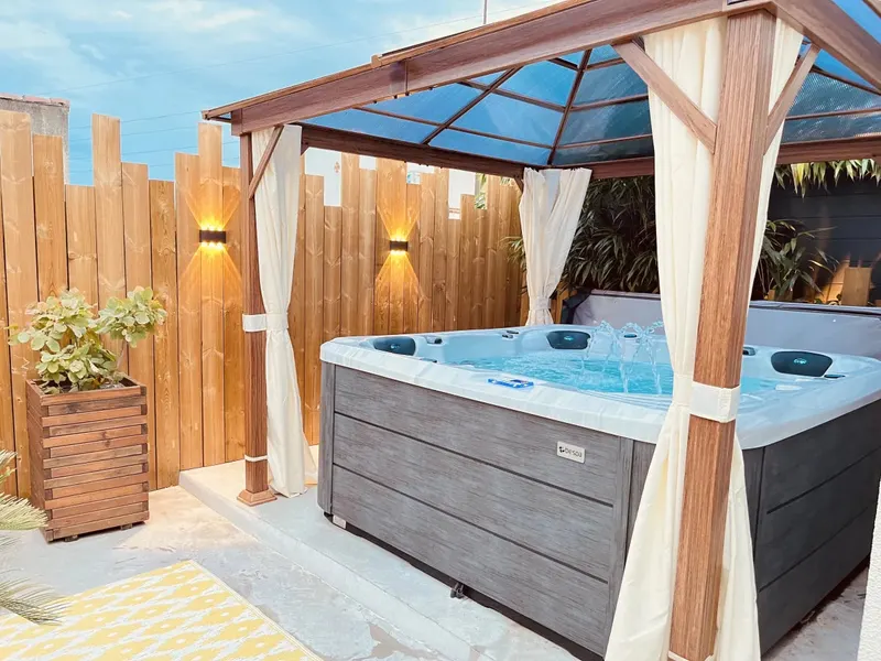 Secret Désir - Haut de gamme - Spa - Espace coquin à Mons