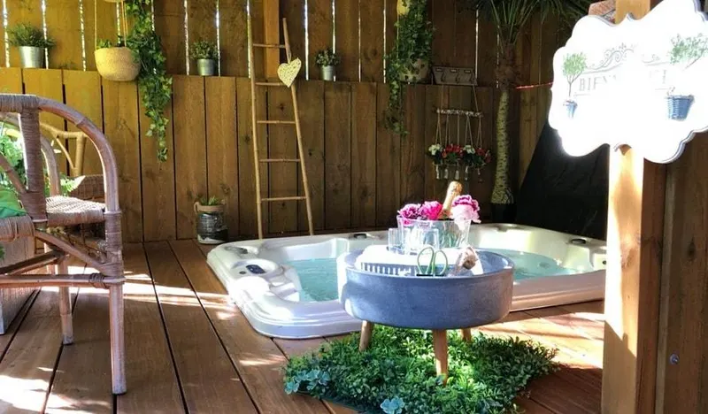 Lov’in Chalets — L’Idylle à Biscarrosse, jacuzzi, piscine et jardin de 1 000 m² à Biscarrosse