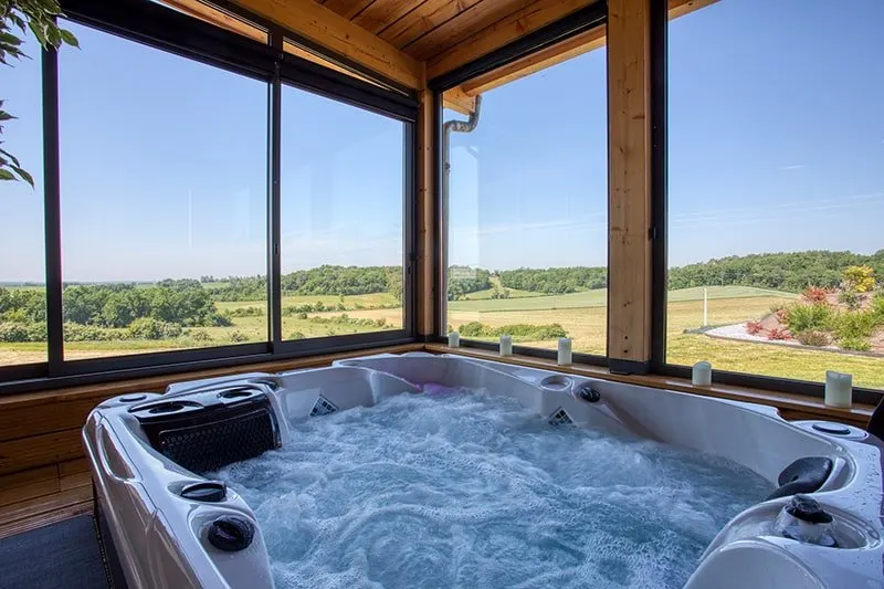 Plaisir d’Eymet — lodge noir et or avec piscine, spa, sauna et hammam privés à Eymet