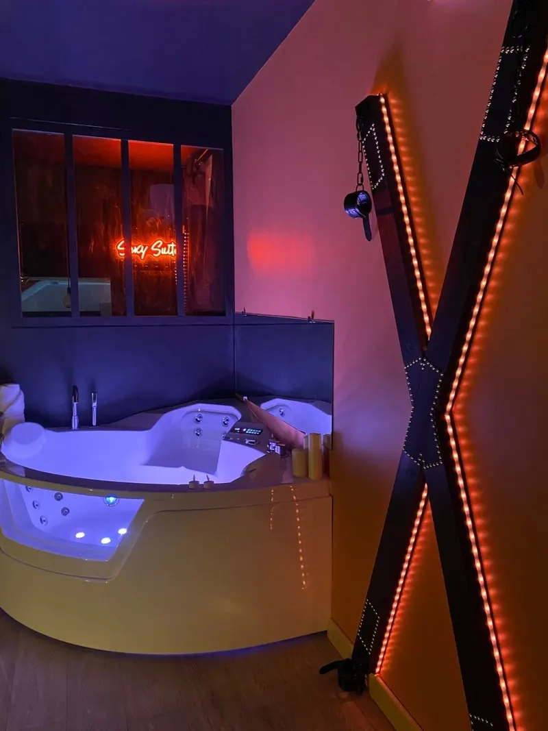 Sexy Suite à Perpignan — balnéothérapie, lit king size, douche XL et terrasse privée à Perpignan