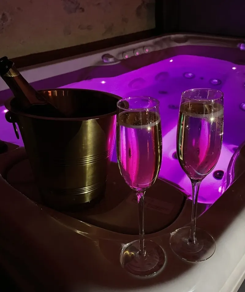 L’Éden des 5 Sens à Saint-Brice — jacuzzi, sauna et piscine chauffée saisonnière à Saint-Brice