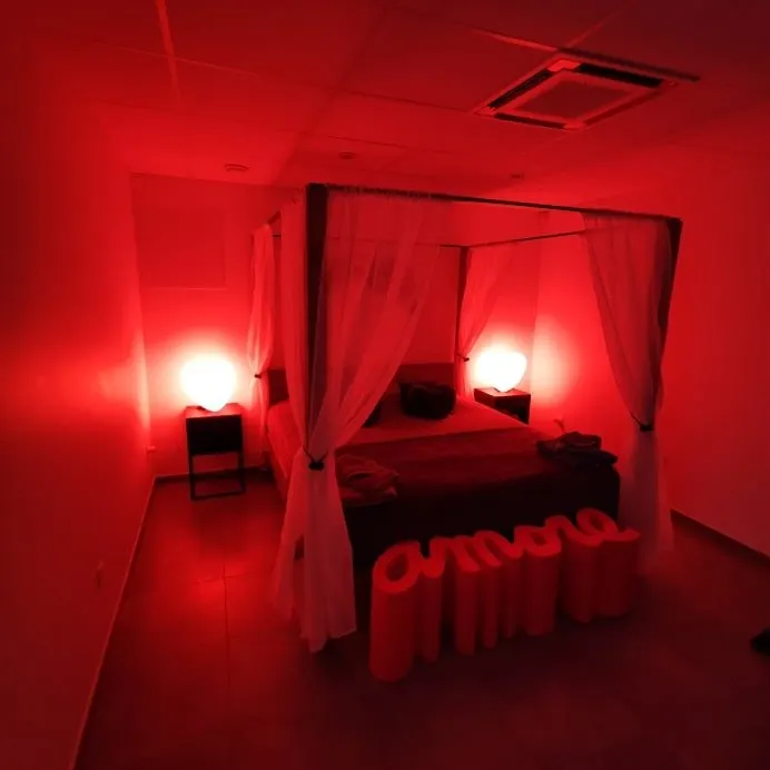 Ô Fine Bulle à Barastre — love room de 65 m², spa XXL et sauna privatif à Barastre