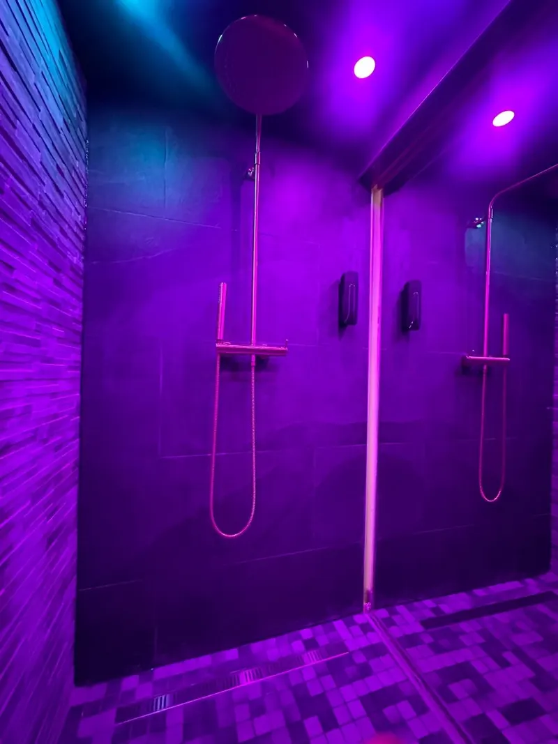 Liberty Walk à Montmorot — jacuzzi et sauna dans un appartement historique de 54 m² à Montmorot