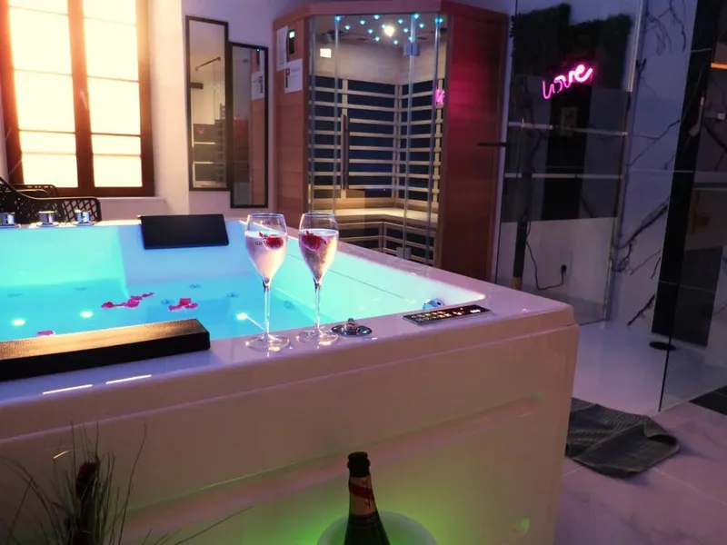 Le Triplex Romantique — Balnéo duo et sauna à Hermanville-sur-Mer à Hermanville-sur-Mer