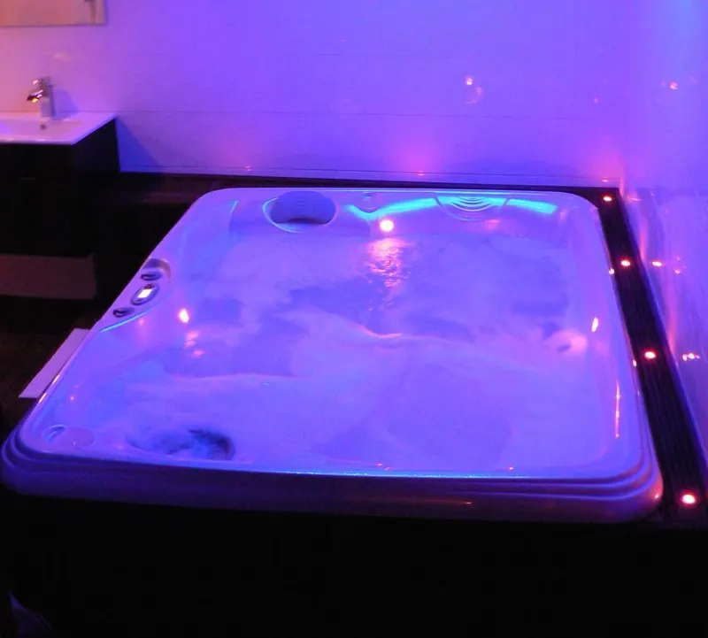 Le Cocon Enchanteur à Plélan-le-Grand — maison de 100 m², spa à 38,5 °C et lit rond de 3 m à Plélan-le-Grand