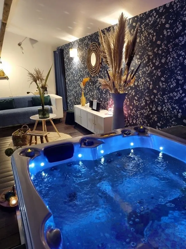 Le 7 de Cœur à Châteauneuf-sur-Isère — jacuzzi privé et repas servis en suite à Châteauneuf-sur-Isère