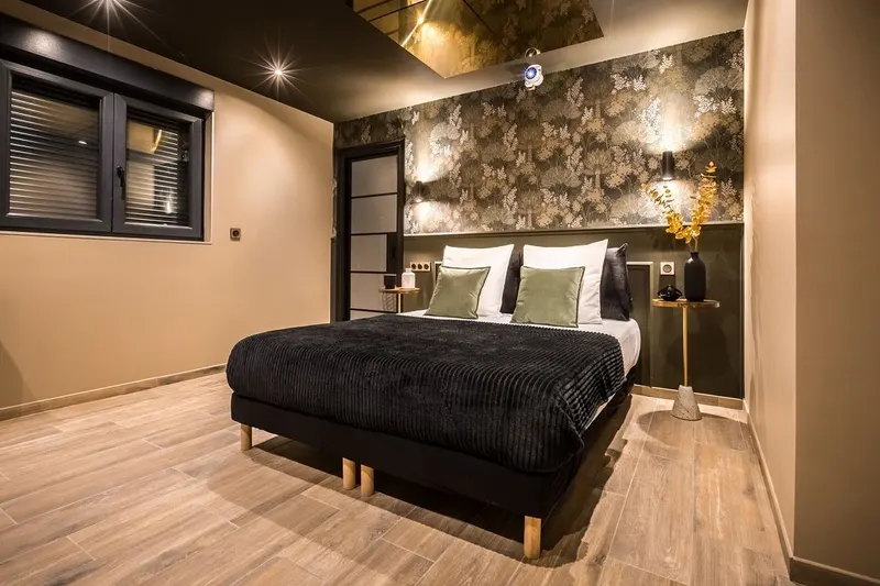 Le Clandestin Spa Arras — Suite de 50 m², jacuzzi illimité et terrasse à Arras