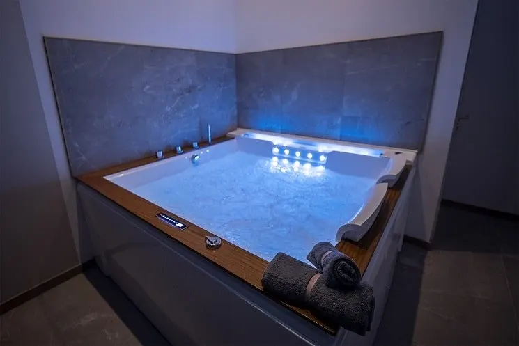 Loft Le Chic & Spa à Saint-Valery-en-Caux — 80 m², jacuzzi et vue sur le port à Saint-Valery-en-Caux