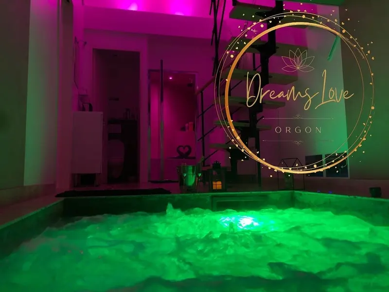 Dreams Love à Orgon — Jacuzzi, hammam et chambre en mezzanine à Orgon