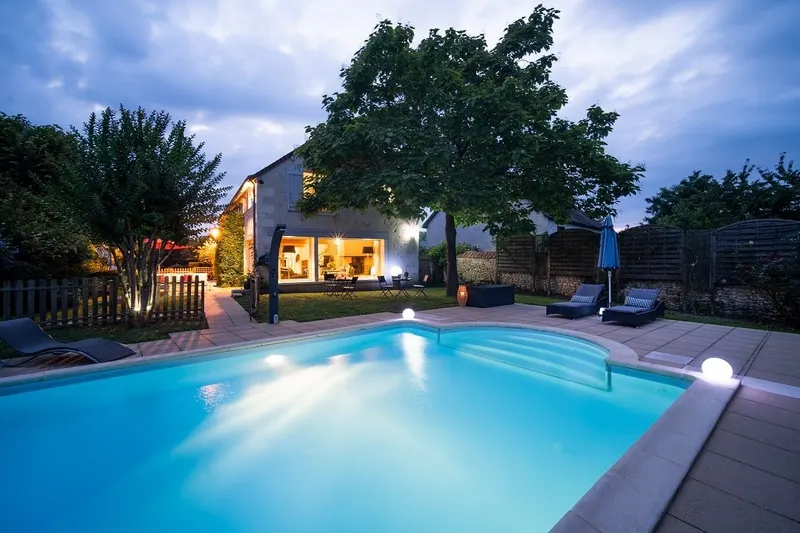 La Bulle d’Or à Francueil — Jacuzzi privé, terrasse de 27 m² et gîte de 42 m² à Francueil