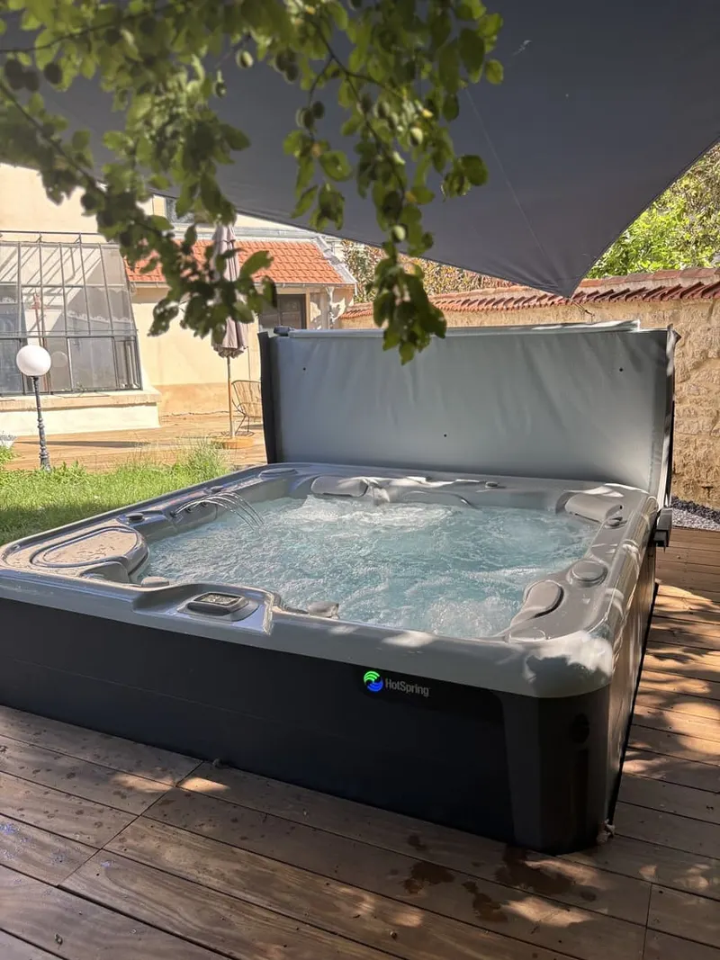 Les Écuries de Rigny à Nancy — Spa Hotspring et piscine miroir privée à Nancy