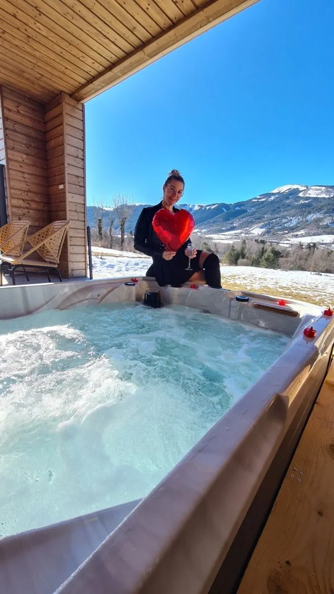 Charda Spa — Chambre avec jacuzzi en terrasse à Seyne à Seyne