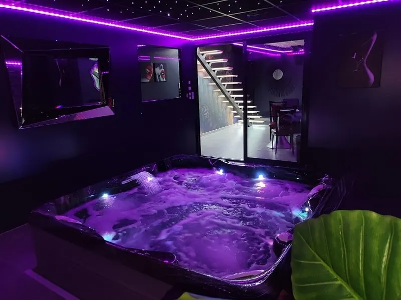 Espace Évasions — Le Loft Love à Toulouse, 85 m² avec jacuzzi, sauna et filet suspendu à Toulouse