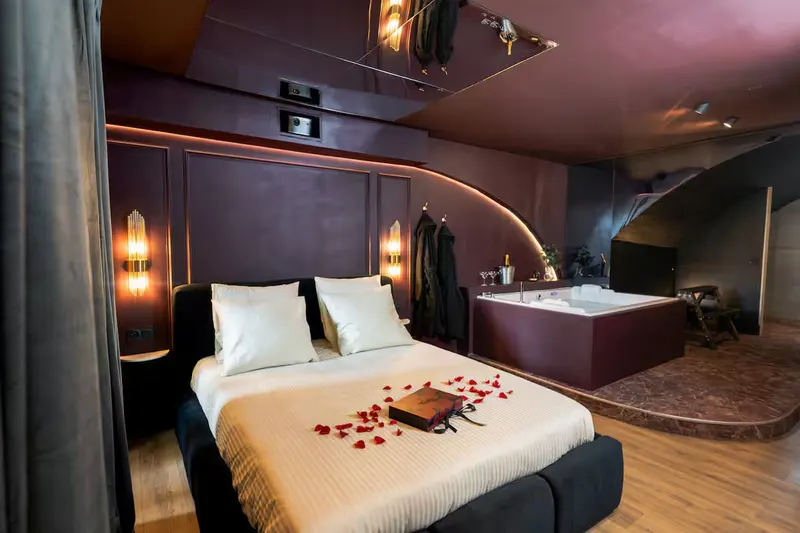Love Room Luxe – Balnéo – Cinéma à Grasse