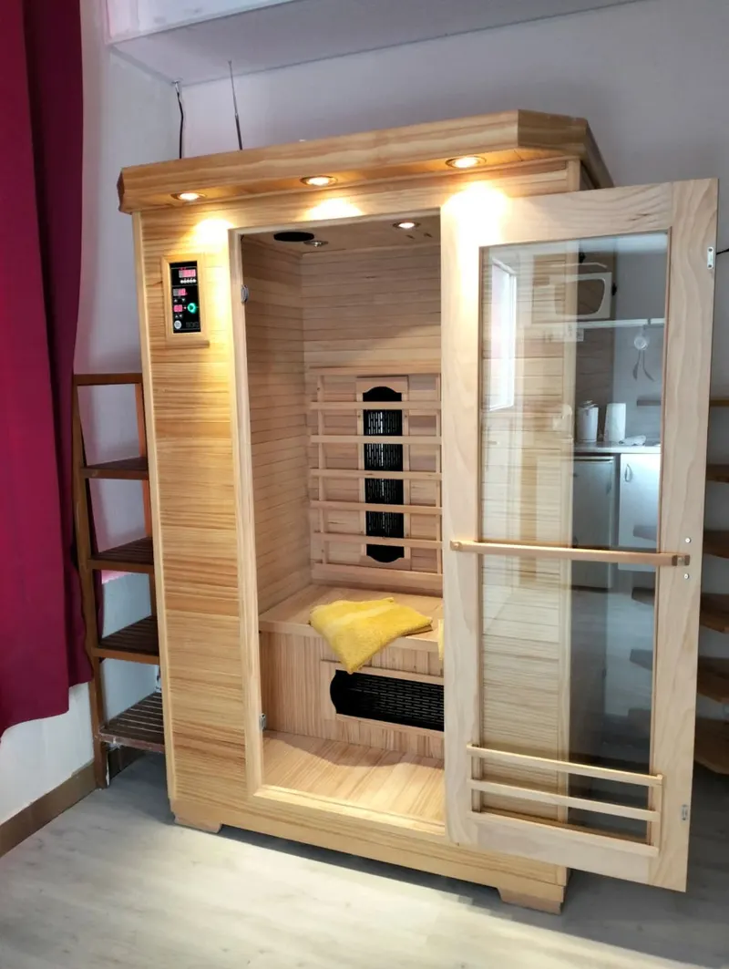 La Love Coquine à Toulon — jacuzzi, sauna et lit king size dans un studio climatisé à Toulon