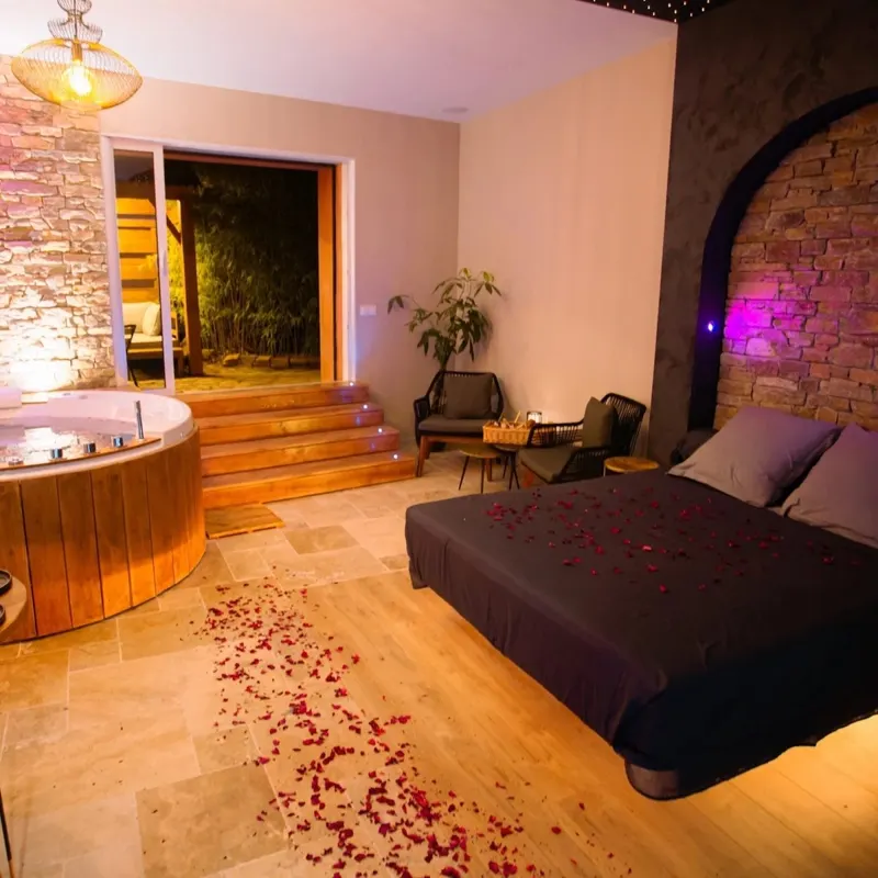 Ô Plaisir des Sens à Ceyras — spa privatif, lit suspendu et petit-déjeuner à Ceyras