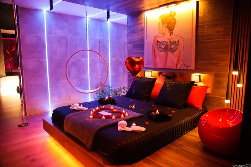 Les Secrets Rooms Bonneval — Spa, hammam et suite sensuelle au centre-ville à Bonneval