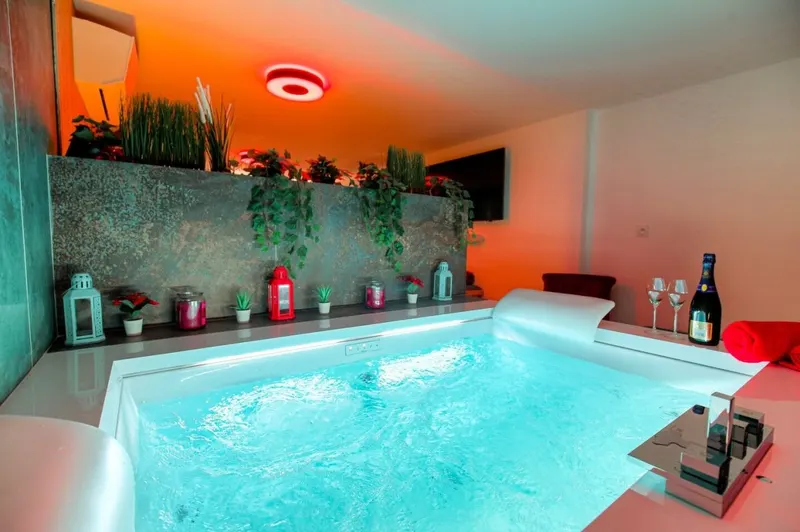 50 Nuances de Grez à Grézieu-la-Varenne — Jacuzzi et sauna privatifs sur 33 m² à Grézieu-la-Varenne